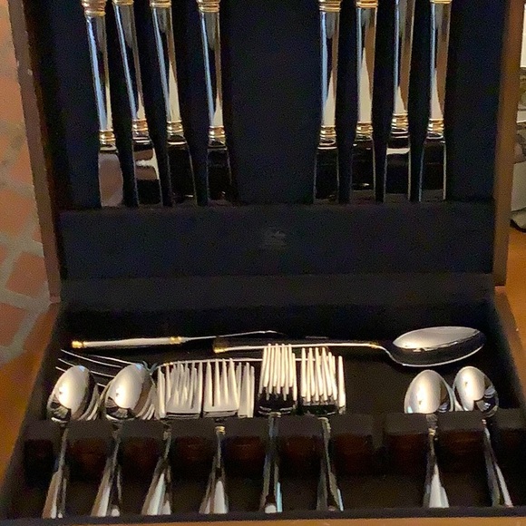 🦋 LENOX 18/10 flatware, 5 pc service for 8 with extra serve spoon & fork - Picture 9 of 10